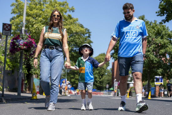 sarah-donnehy-gareth-kenna-snd-young-alfie-kenna-ahead-of-the-game