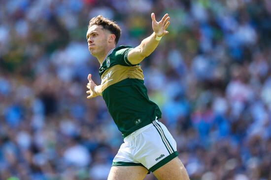 david-clifford-celebrates-scoring-his-sides-first-goal-of-the-match