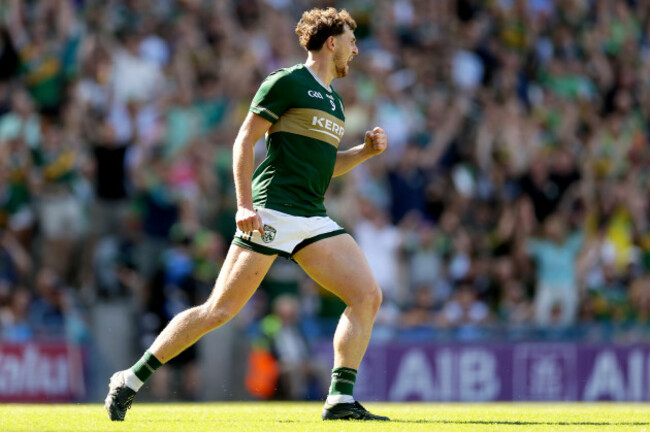 sean-obrien-celebrates-scoring-his-sides-second-goal