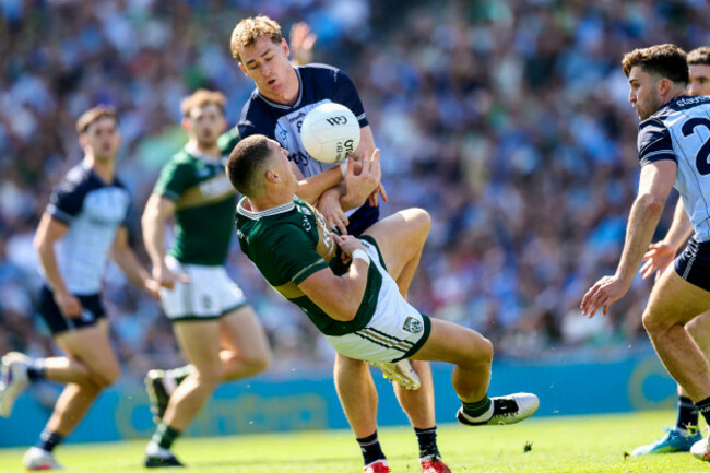 peadar-o-cofaigh-byrne-fouls-joe-oconnor