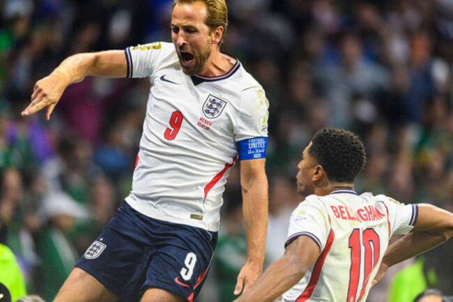 mexico-city-mexico-july-5-harry-kane-of-england-l-celebrates-his-goal-with-teammates-during-the-fifa-world-cup-2026-round-of-16-match-between-mexico-and-england-at-mexico-city-stadium-on-july-5