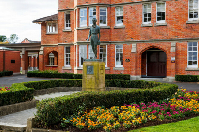 the-charles-thomas-statue-at-kings-college-auckland-new-zealand