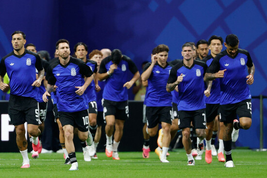 argentina-players-warm-up-for-the-world-cup-semifinal-soccer-match-between-england-and-argentina-in-atlanta-wednesday-july-15-2026-ap-photoerik-s-lesser