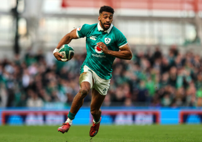 robert-baloucoune-on-the-way-to-scoring-their-third-try