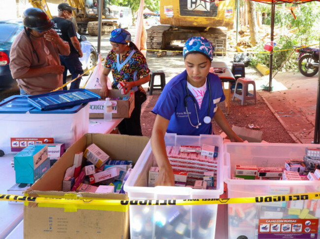 la-guaira-venezuela-july-15-2026-volunteer-medical-brigades-composed-of-doctors-and-medical-students-continue-providing-healthcare-and-distributing-essential-medicines-to-earthquake-survivors-in