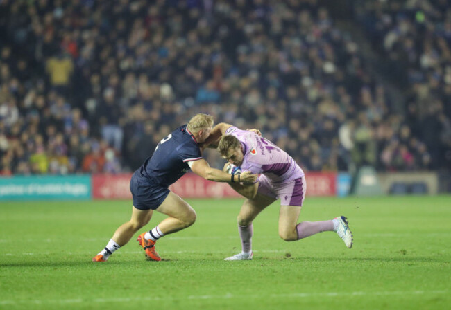 edinburgh-united-kingdom-1st-november-2025-scotland-captain-stafford-mcdowell-tussles-with-usas-kaleb-geiger-during-the-match-at-murrayfield-stadium-edinburgh-credit-thomas-gormanalamy-live