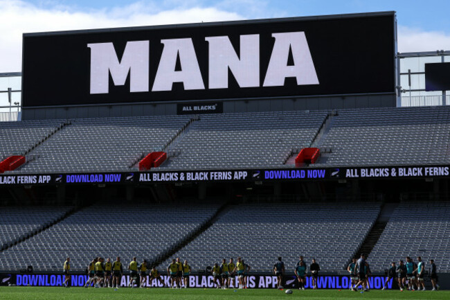 a-view-of-the-big-screen-reading-mana-during-the-captains-run