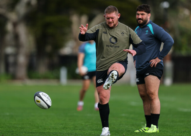 tadhg-furlong-takes-a-kick
