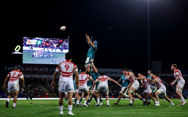 tadhg-beirne-receives-the-ball-from-a-lineout