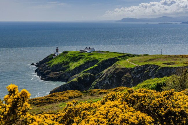 viewswhilewalkingalongthecliffofhowthheaddublin
