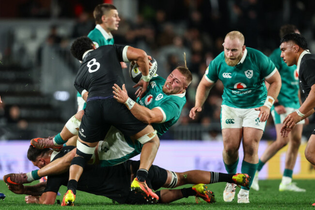 sean-jansen-is-tackled-by-ardie-savea