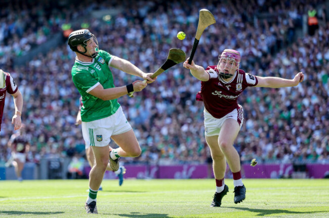 peter-casey-takes-a-shot-while-challenged-by-cillian-trayers