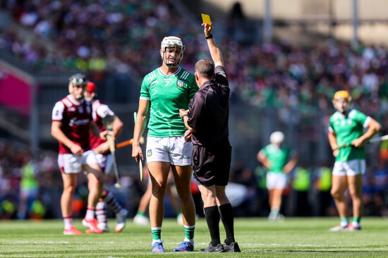 kyle-hayes-is-awarded-a-yellow-card-by-colm-lyons