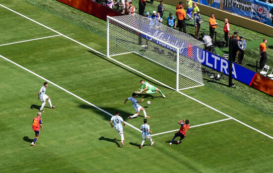 argentina-goalkeeper-emiliano-martinez-saves-from-spains-lamine-yamal-during-the-fifa-world-cup-2026-final-at-the-new-york-new-jersey-stadium-picture-date-sunday-july-19-2026