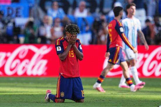 spains-lamine-yamal-19-celebrates-the-teams-win-in-the-world-cup-final-soccer-match-between-spain-and-argentina-in-east-rutherford-n-j-near-new-york-sunday-july-19-2026-ap-photoabbie-parr