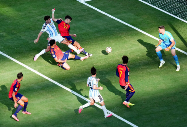 argentinas-marcos-senesi-misses-from-close-range-during-the-fifa-world-cup-2026-final-at-the-new-york-new-jersey-stadium-picture-date-sunday-july-19-2026