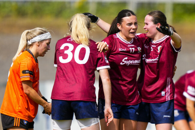sophie-healy-and-nicola-ward-celebrates-at-full-time