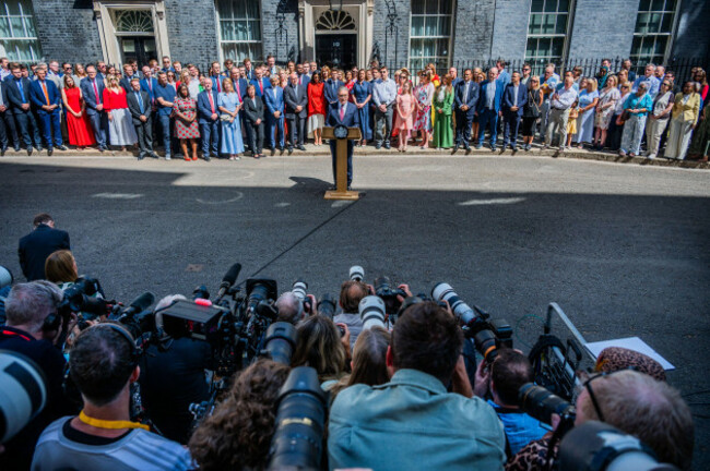 london-uk-20th-july-2026-flanked-by-supportive-family-friends-and-colleagues-sir-keir-starmer-the-prime-minister-makes-his-final-speech-in-downing-street-as-he-leaves-to-be-replaced-by-the-new