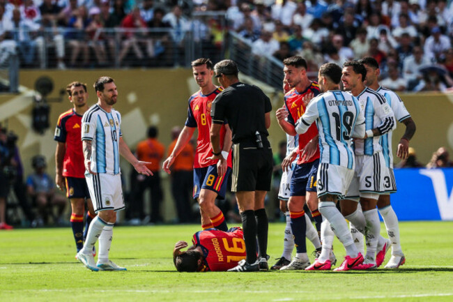east-rutherford-new-jersey-usa-19th-july-2026-lionel-messi-of-argentina-and-slavko-vincic-referee-during-the-2026-fifa-world-cup-final-match-between-spain-and-argentina-at-metlife-stadium-on-j