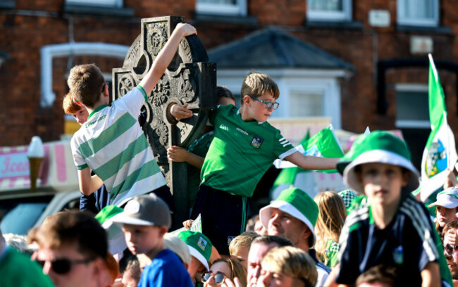 fans-during-the-homecoming