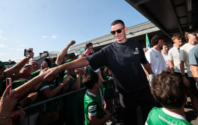 gearoid-hegarty-greets-fans
