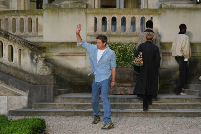 designer-jonathan-anderson-accepts-applause-after-the-dior-homme-spring-summer-2027-collection-presented-in-paris-france-wednesday-june-24-2026-ap-photoaurelien-morissard
