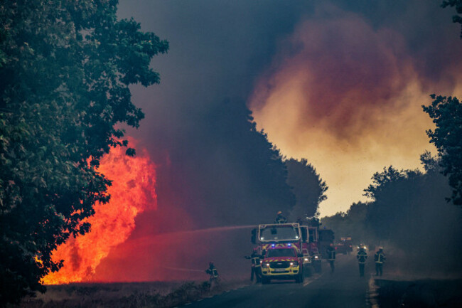 bordeaux-france-23rd-july-2026-photopqrsud-ouestbonnaud-guillaume-guillaume-bonnaud-bordeaux-23072026-le-23-juillet-2026en-girondeincendie-en-gironde-2-400-hectares-brules-ent
