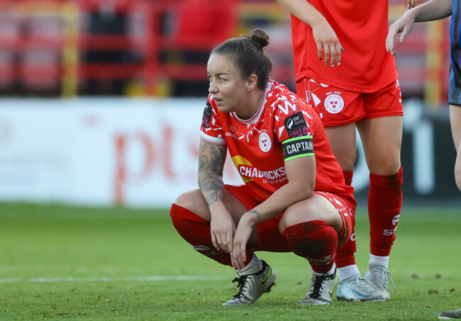 pearl-slattery-dejected-after-the-match
