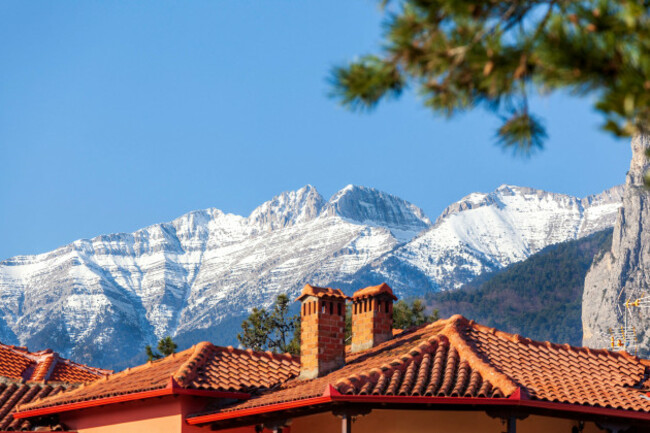 view-of-snow-cover-over-the-famous-mount-olympus-as-seen-over-the-rooftops-of-litochoro-town-in-macedonia-region-northern-greece-europe