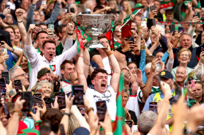 jack-coyne-lifts-the-sam-maguire-cup
