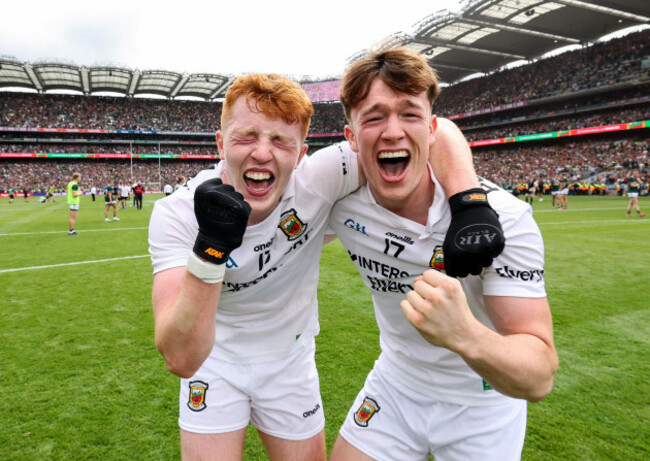 darragh-beirne-and-fenton-kelly-celebrate-after-the-match
