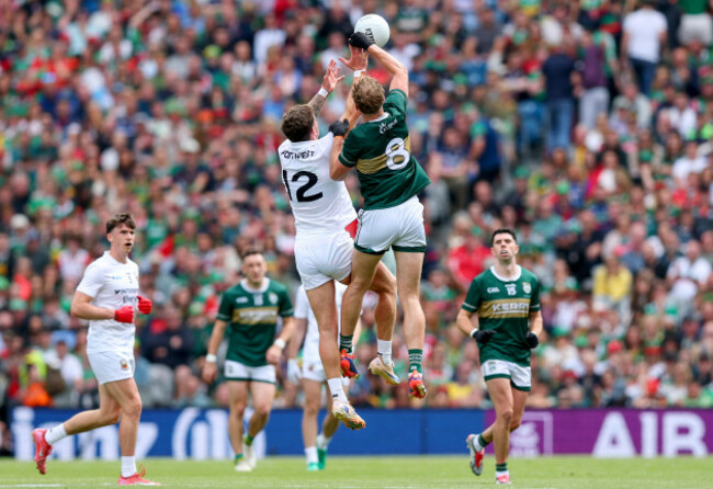 jordan-flynn-and-mark-oshea-contest-a-high-ball