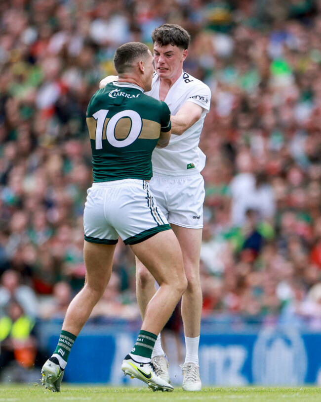 bob-tuohy-jostles-with-joe-oconnor