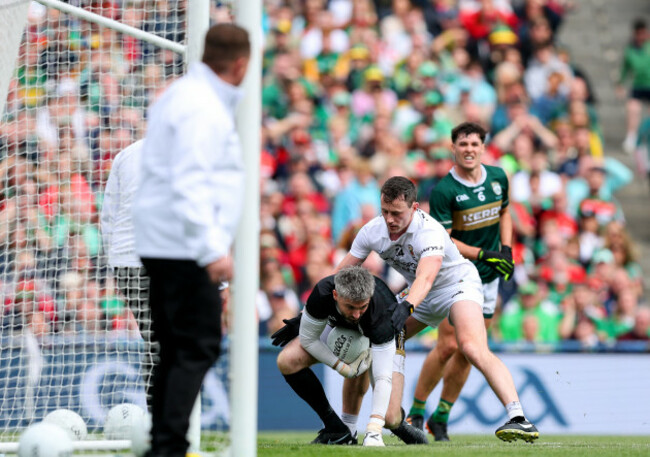shane-murphy-is-tackled-by-diarmuid-oconnor