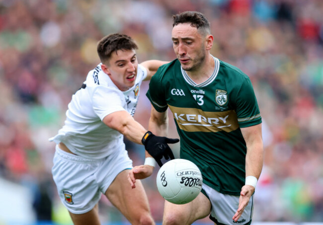 enda-hession-tackles-paudie-clifford