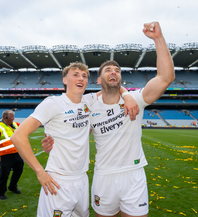 kobe-mcdonald-and-aidan-oshea-celebrate