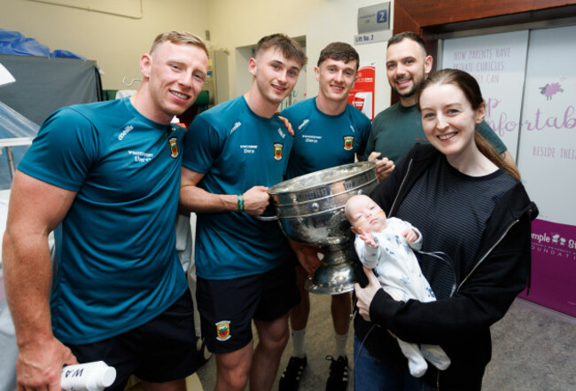 ryan-odonoghue-eoin-mcgreal-jack-coyne-with-patient-rian-henson-and-his-parents-ryan-and-danielle-2772026