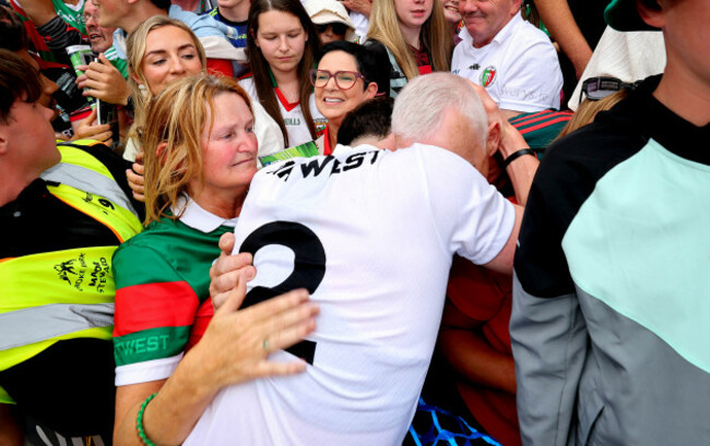 jack-coyne-celebrates-with-his-family