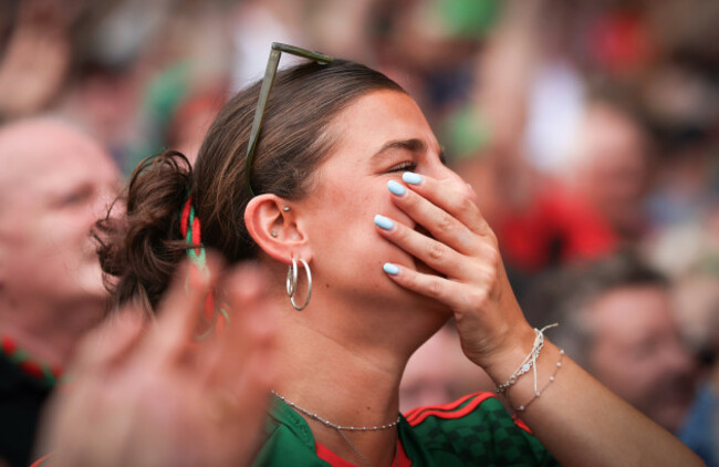 a-mayo-supporter-celebrates