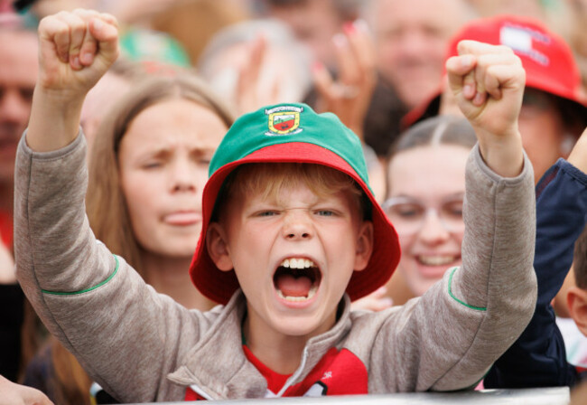 mayo-supporters-celebrate-during-the-homecoming