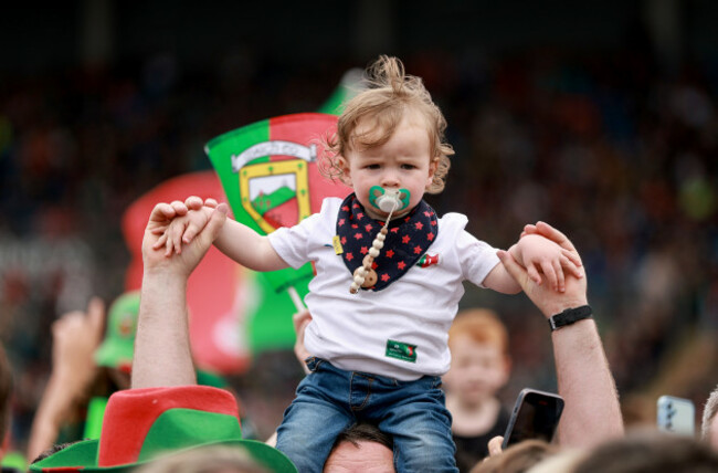a-young-mayo-fan-aodh-john-judge-18-months-from-carrowhawny-logboy