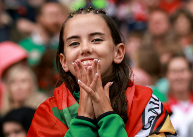 a-view-of-a-young-mayo-fan