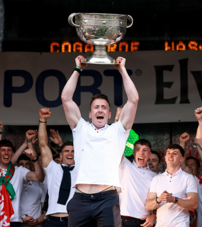 cillian-oconnor-lifts-the-sam-maguire-cup