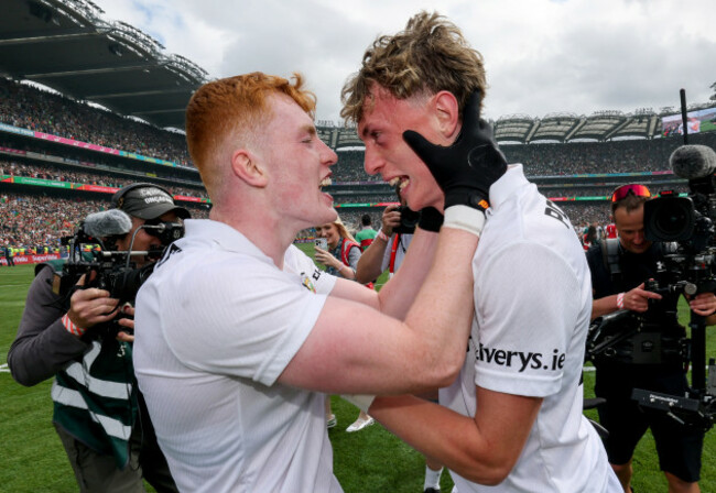 darragh-beirne-and-kobe-mcdonald-celebrate-after-the-match