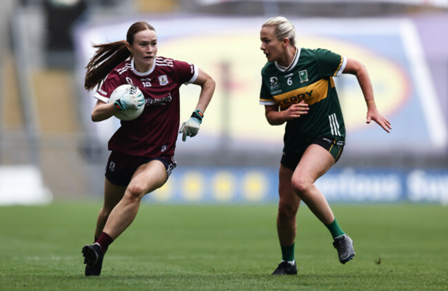niamh-divilly-is-challenged-by-deirdre-kearney