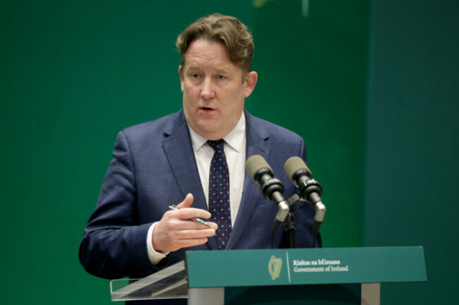 289Minister Announce 1.5 billion roads_90743131