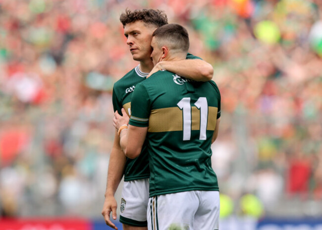 david-clifford-and-sean-oshea-dejected-after-the-match