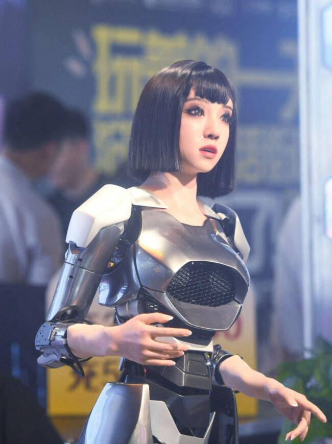 hangzhou-china-august-17-2024-an-intelligent-bionic-beauty-robot-performs-and-interacts-with-citizens-to-answer-questions-at-a-shopping-mall-i