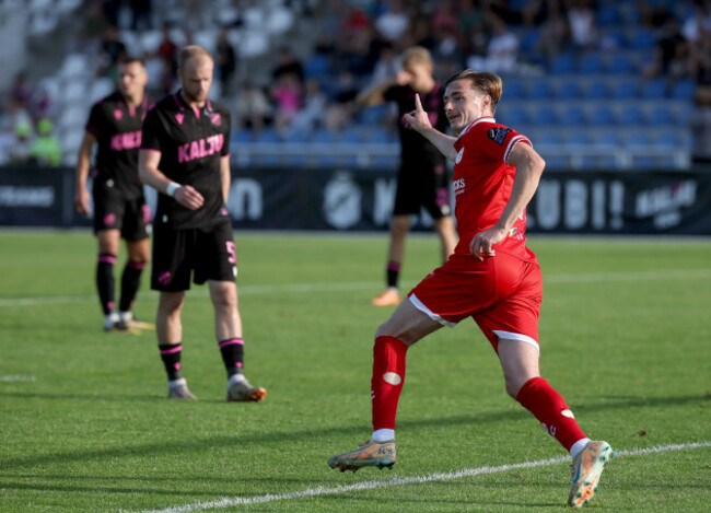 daniel-kelly-celebrates-scoring-his-sides-first-goal