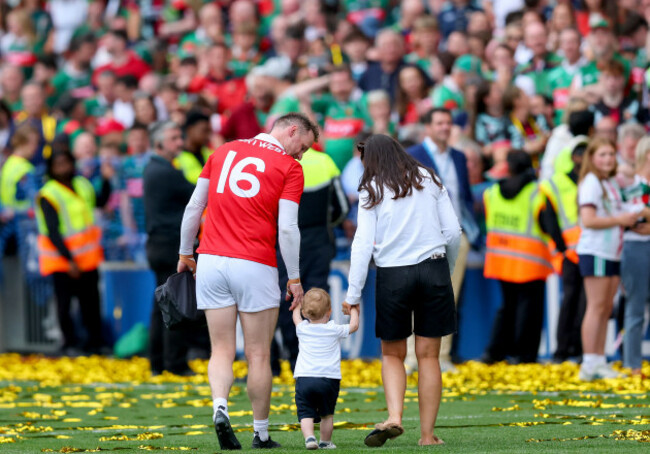 rob-hennelly-celebrates-with-his-wife-orla-lorenza-and-their-child